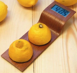 Reloj ecológico, funciona a través de los limones